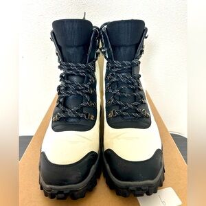 MONCLER HELIS WMNS BOOT SIZE 8